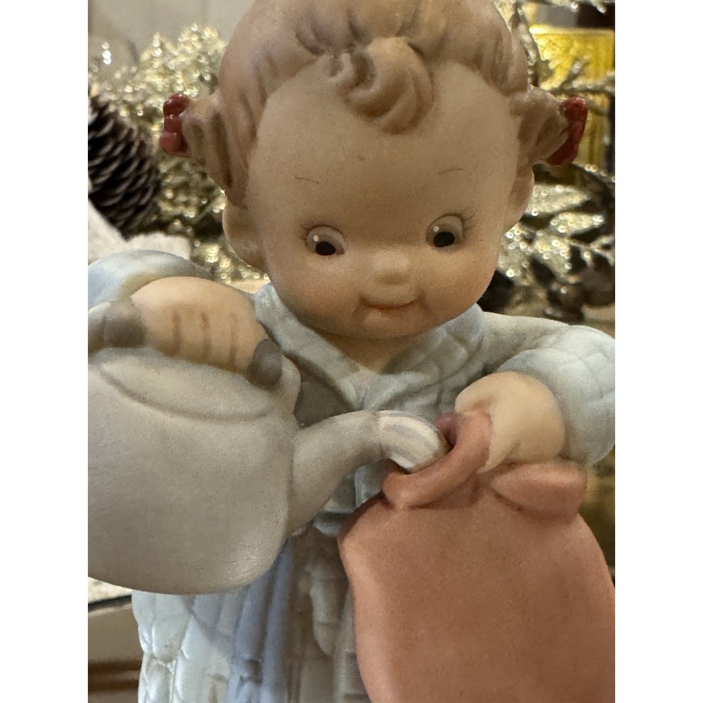 Enesco Memories of Yesterday Comforting Thoughts Porcelain Figurine 1993 Attwell - Picture 3 of 4